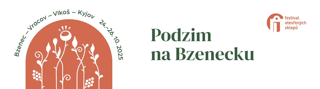 Mladý pár sedící ma vinnem sklepě